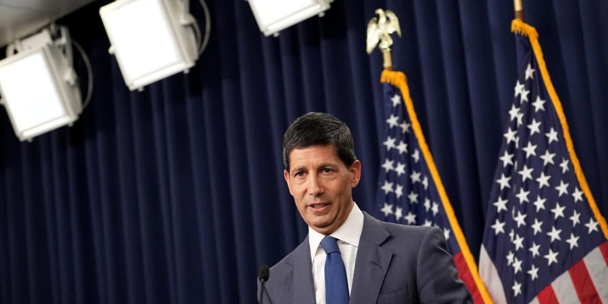What Happens When the Fed and Treasury Start Working Against Each Other -- AlturaFlow